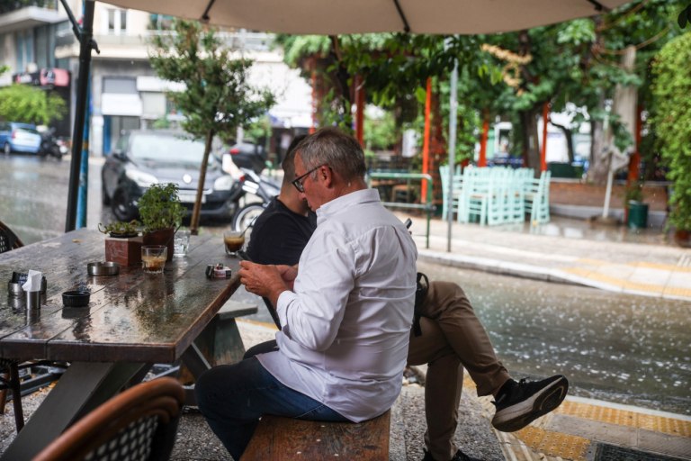 Καιρός: Συννεφιά με μικρή άνοδο της θερμοκρασίας την Κυριακή  Πού θα σημειωθούν ισχυρές βροχές και καταιγίδες