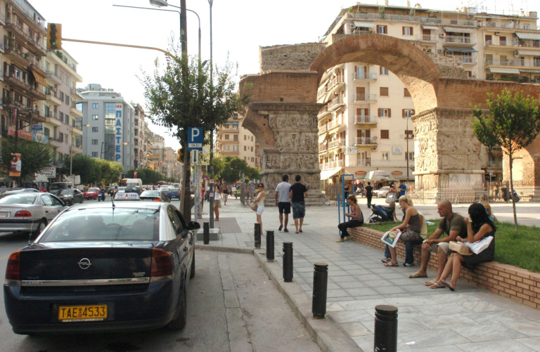 Θεσσαλονίκη: Εφιάλτης για οδηγό ταξί  35χρονος τον λήστεψε απειλώντας τον με σύριγγα