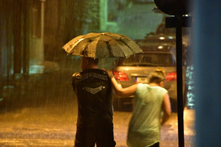Κακοκαιρία: Έρχονται βροχές, καταιγίδες και χαλαζοπτώσεις  Έκτακτο δελτίο της ΕΜΥ για επικίδυνα φαινόμενα