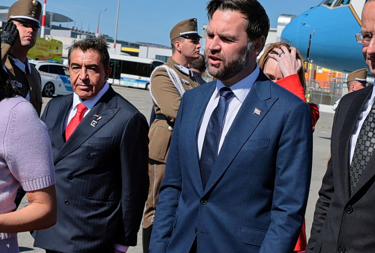 Πάολο Ζαμπόλι, ο άνθρωπος για τα deals του Τραμπ  Αλισβερίσια, συμφωνίες και η ατζέντα Πρώτα η Αμερική