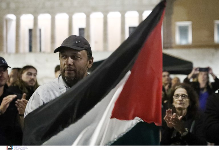 Μοτοπορεία αλληλεγγύης στην Παλαιστίνη ενώθηκε με τον αγώνα τον Πάνου Ρούτσι στο Σύνταγμα