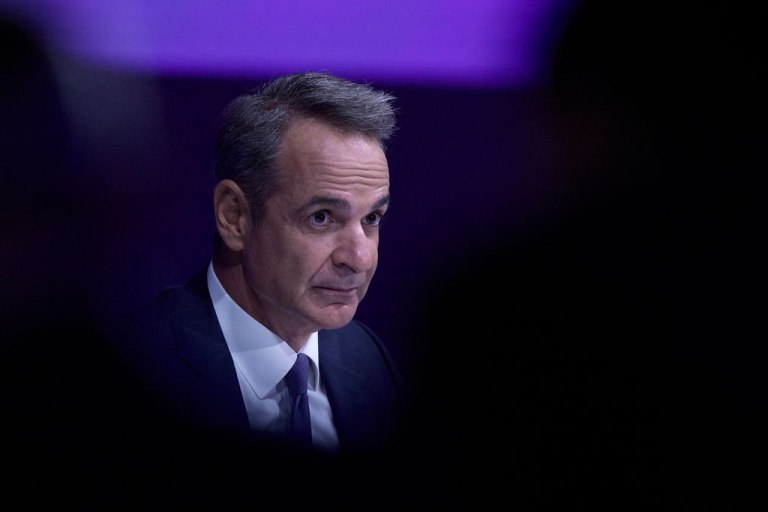 Νερώνει το αφήγημα της αυτοδυναμίας ο Κυριάκος Μητσοτάκης