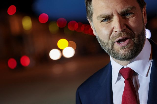 Ιράν: Ο Βανς απειλεί την