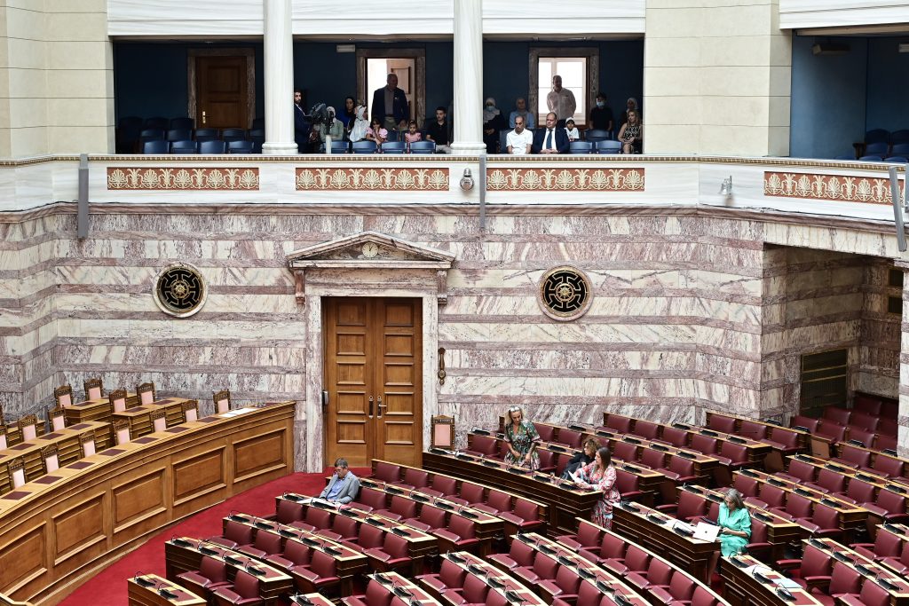 Βουλή: Στην ολομέλεια την Τρίτη το νομοσχέδιο για την κοινωνική αντιπαροχή