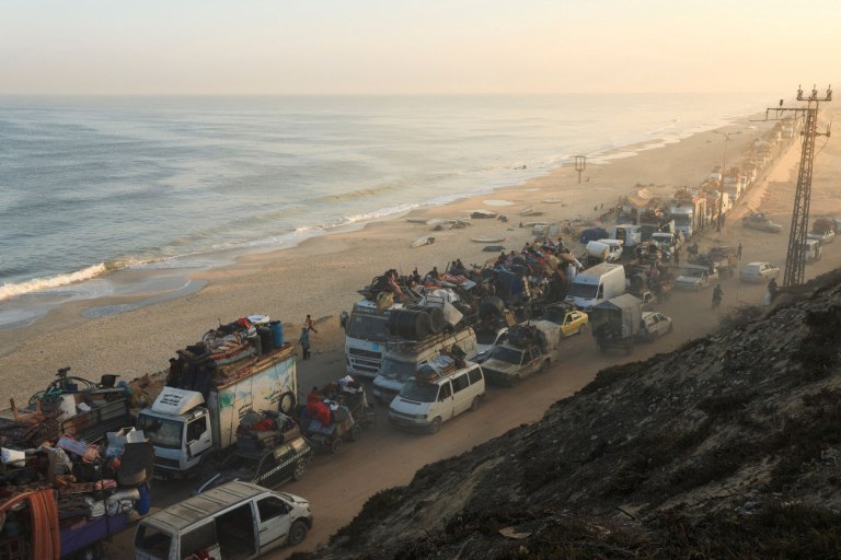 Κόλαση επί γης στη Γάζα: Το Ισραήλ κλιμακώνει τη σφαγή  Χιλιάδες φεύγουν αλλά συναντούν ακόμα περισσότερο θάνατο