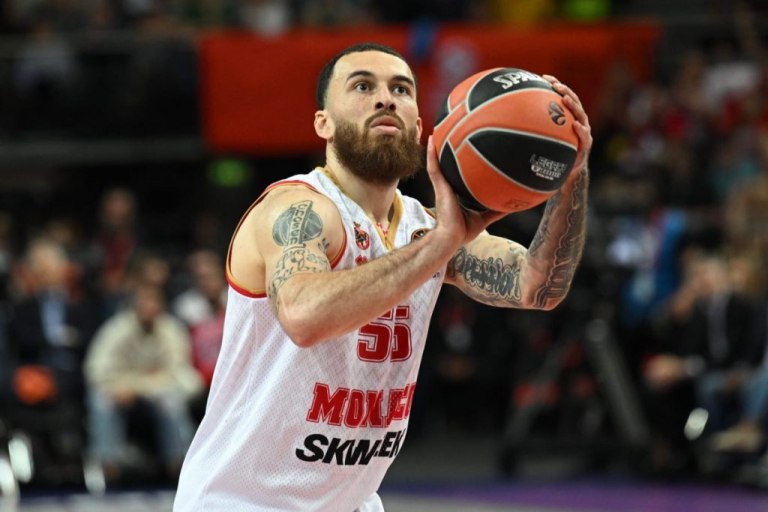 Τέλος στο σίριαλ με Μάικ Τζέιμς: Επέστρεψε στις προπονήσεις της Μονακό (pics, vid)