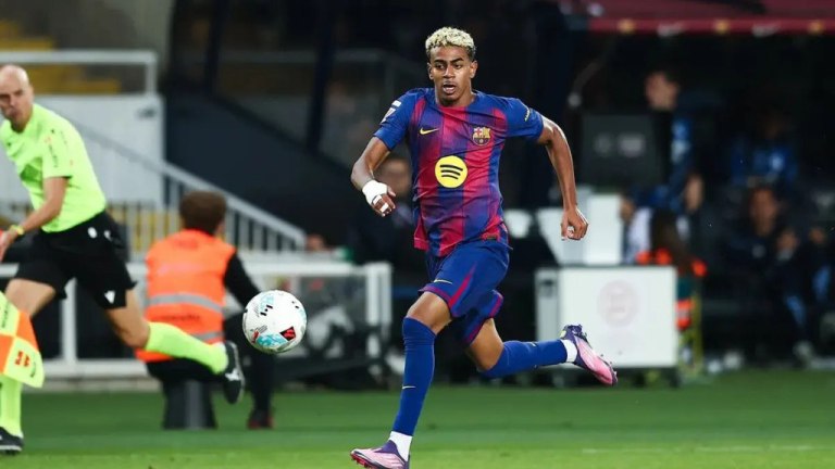 Τα παπούτσια του Γιαμάλ σπάνε καρδιές  Το μοντέλο που σχεδίασε η adidas για τον σούπερ σταρ της Μπάρτσα