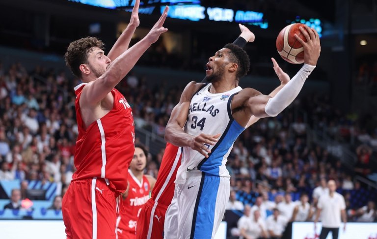 Ο Αντετοκούνμπο ζήτησε συγνώμη για το σχόλιό του για τις τουρκικές σημαίες: Έχω μόνο αγάπη για την Τουρκία και τον υπόλοιπο κόσμο