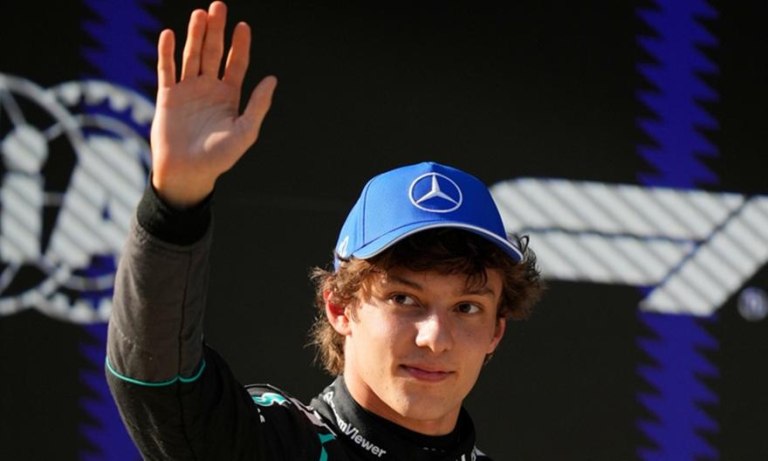 Απίθανος ο Αντονέλι στη Σανγκάη  Θρίαμβος με 1-2 για τη Μercedes (pics)