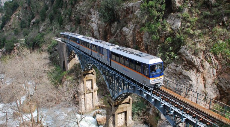 Καλάβρυτα: Ακινητοποιήθηκε ξανά ο Οδοντωτός λόγω βλάβης  Εγκλωβισμένοι σε απόκρημνο σημείο οι επιβάτες