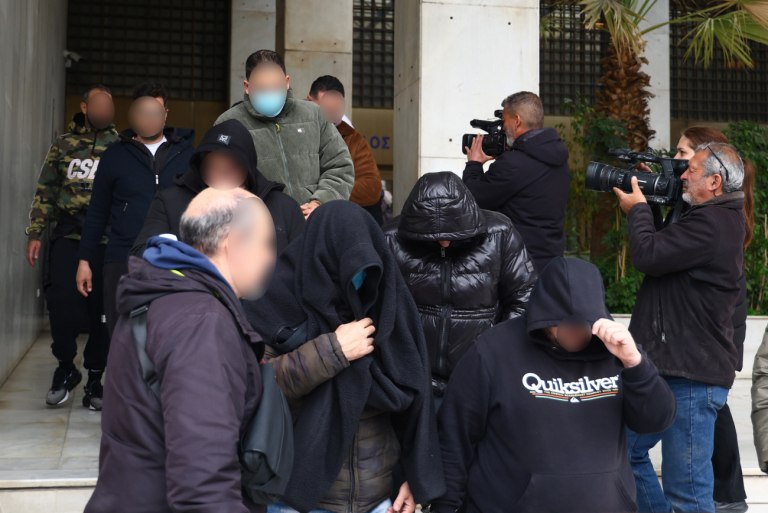 Βάλτ τα όλα σε θυρίδα, δύο μαγαζιά είναι σε εικονική εταιρεία  Οι διάλογοι του κυκλώματος με τις απάτες στον ΕΦΚΑ