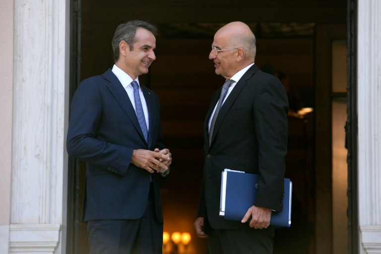 Με ένα σμπάρο τρία τρυγόνια   Η αναφορά Μητσοτάκη στο μνημείο του Αγνωστου Στρατιώτη και τον Ρούτσι