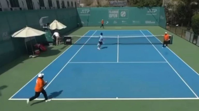 Τρόμος σε τουρνουά τένις στα ΗΑΕ: Παίκτες φεύγουν τρέχοντας το κορτ μετά από επίθεση drones (vid)