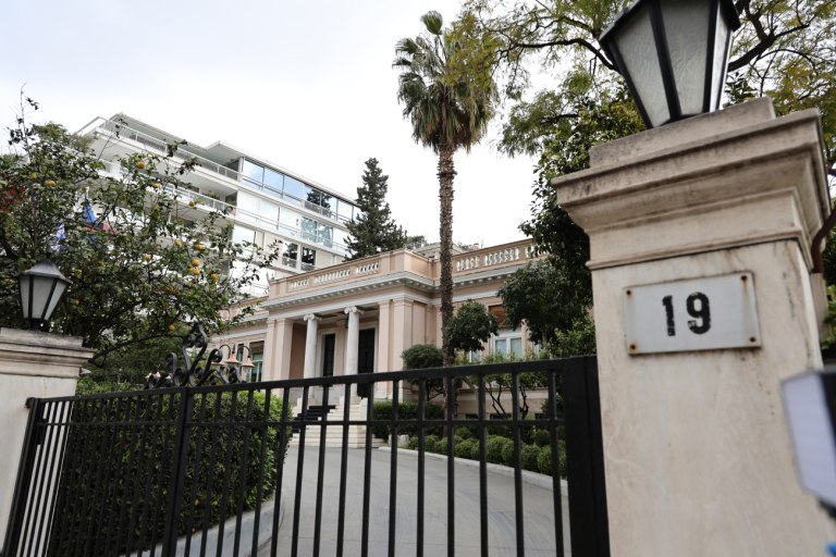 Στην αυλή του Μαξίμου οι υποκλοπές, δείχνει ξανά την κυβέρνηση ο Ντίλιαν  Τα αναπάντητα ερωτήματα