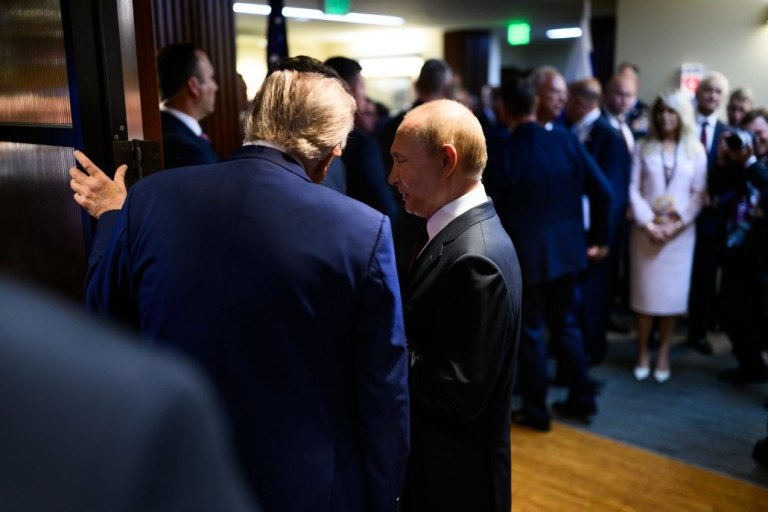 Τι σηματοδοτεί η στροφή Τραμπ στο ουκρανικό  Δεν υπάρχει εναλλακτική παρά η συνέχιση του πολέμου λέει η Ρωσία