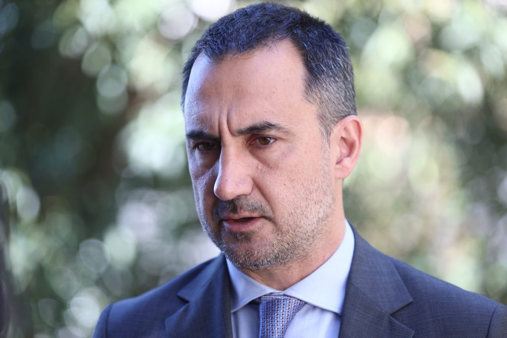 Χαρίτσης: Ντροπή η επιλογή προστασίας του Μνημείου Αγνώστου Στρατιώτη στο Υπουργείο Άμυνας