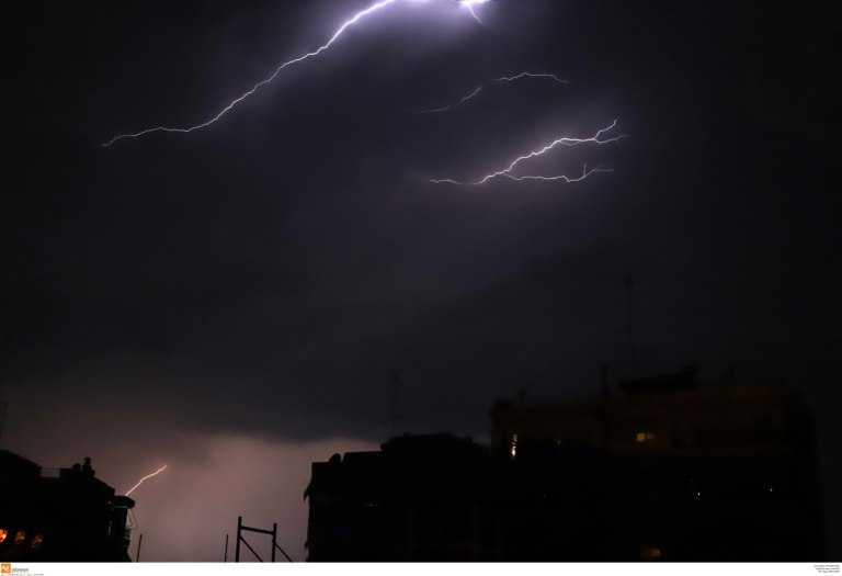 Live η πορεία της κακοκαιρίας  Νέο έκτακτο δελτίο, πού ήχησε το 112