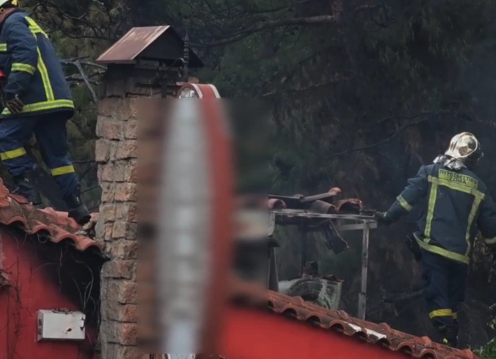 Φωτιά σε καφέ  μπαρ στους Άγιους Αναργύρους  Κάηκε ολοσχερώς το κατάστημα