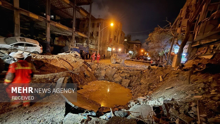 Ιράν: Απανωτοί βομβαρδισμοί στην Τεχεράνη και συγκρούσεις στον Λίβανο  Μαίνεται ο πόλεμος ένα μήνα μετά