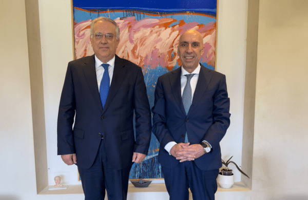 Θεοδωρικάκος  Μπρατάκος: Το νέο παραγωγικό πρότυπο και η θεσμική σταθερότητα στο επίκεντρο της συνάντησης