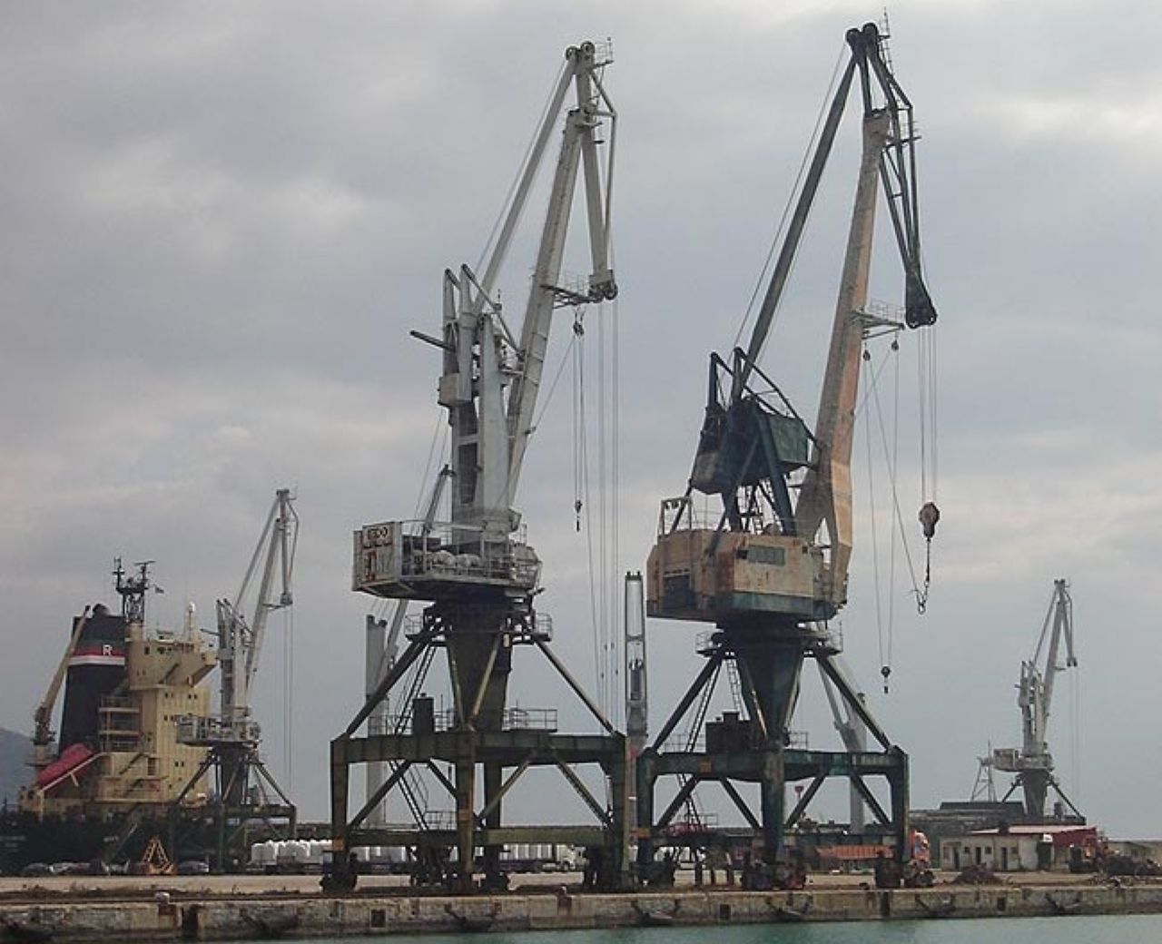 Αβεβαιότητα για το μέλλον του λιμανιού εκφράζουν οι εργαζόμενοι του ΟΛΒ