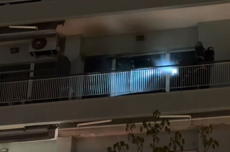 Φωτιά σε διαμέρισμα στη Θεσσαλονίκη  Πρώτες βοήθειες σε μία γυναίκα