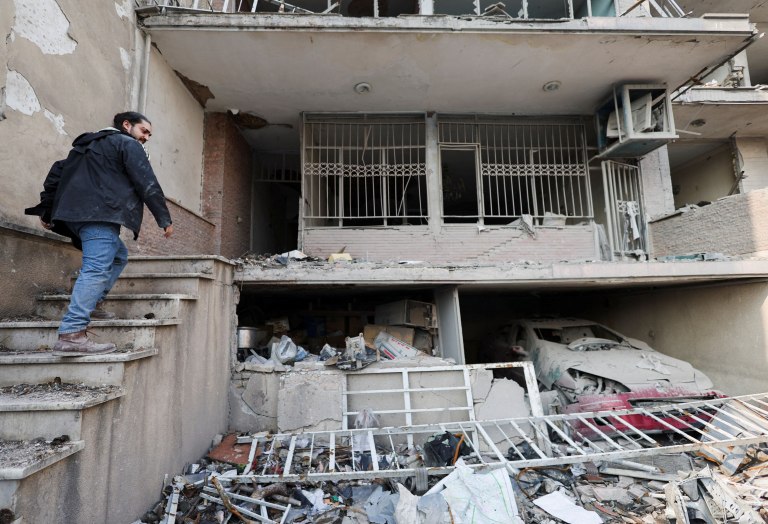 Πολύνεκρες επιθέσεις στην Ισφαχάν του Ιράν  Οι Φρουροί της Επανάστασης ορκίζονται ότι θα σκοτώσουν τον Νετανιάχου