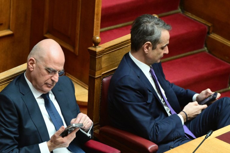 Το μήνυμα Δένδια ότι εμμένει στη διαφοροποίησή του και η επικοινωνία με πρωτοβουλία Μητσοτάκη