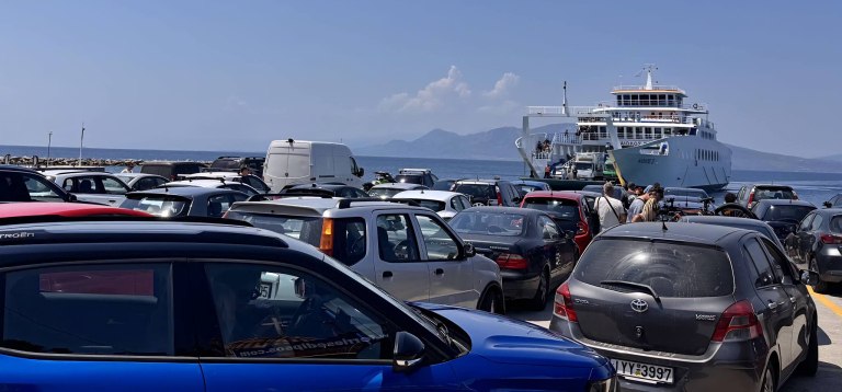 Εντολή Κικίλια για έρευνα λιμενικού μετά από επεισόδιο με πολίτη με αφορμή παράνομο εμπόριο Ρομά στο λιμάνι της Αρκίτσας