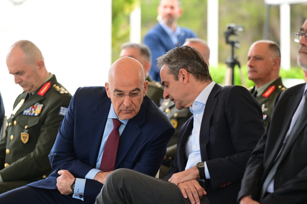 Αναταράξεις στη ΝΔ: Μαγειρέματα στη γαλάζια πολιτική κουζίνα