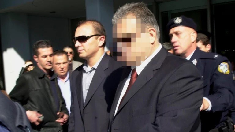 Αποκάλυψη in: Το παρασκήνιο