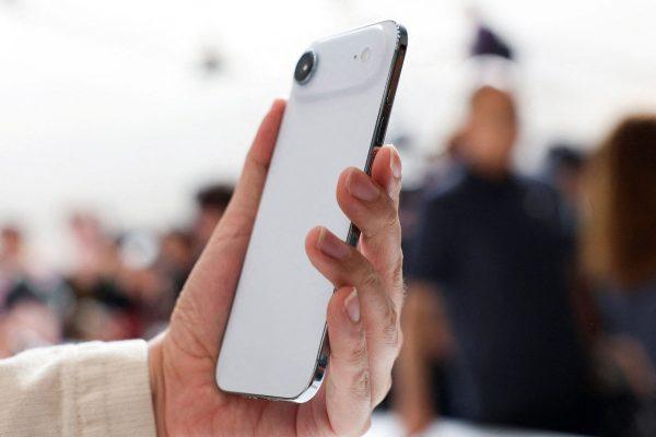 Apple: Έρχεται η εποχή του iPhone των 2.000 δολαρίων