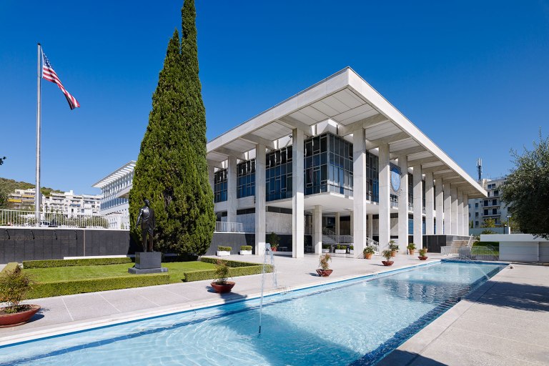 Πρεσβεία ΗΠΑ στην Ελλάδα: Διαβατήρια και βίζες εφόσον το επιτρέπουν οι συνθήκες  Η ανάρτηση μετά το shutdown