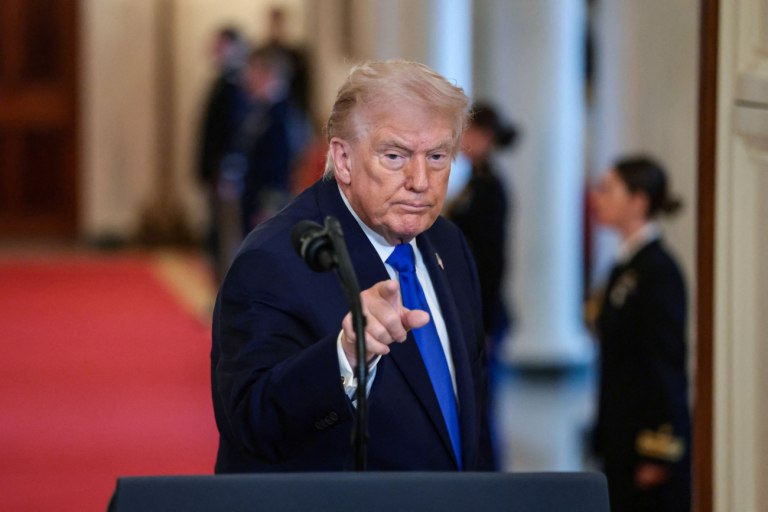 Τραμπ: Διαψεύδει ότι ο