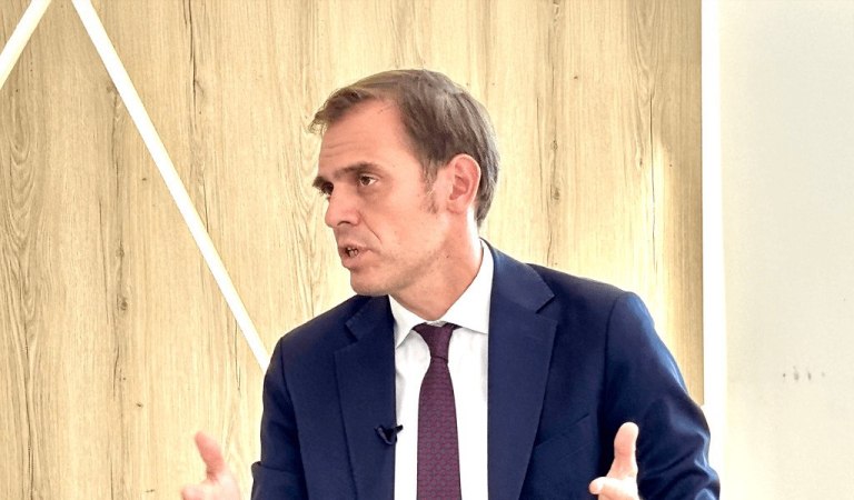 ΠΑΣΟΚ: Παραβίαση διεθνούς δικαίου η επίθεση ΗΠΑ και Ισραήλ σε Ιράν, λέει ο Μάντζος