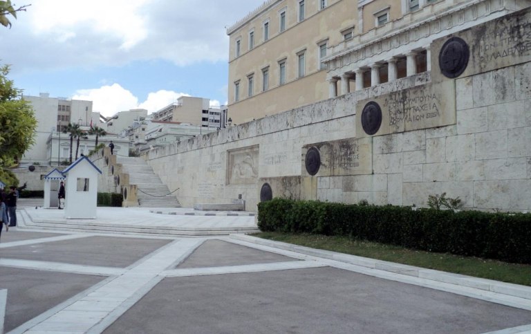 Επεισόδιο μεταξύ Παλαιστίνιων και Ισραηλινών μπροστά στο Μνημείο του Άγνωστου Στρατιώτη  Πέντε προσαγωγές