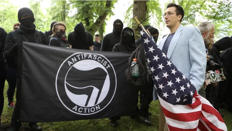 Ο Τραμπ χαρακτηρίζει τρομοκρατική οργάνωση το κίνημα Antifa