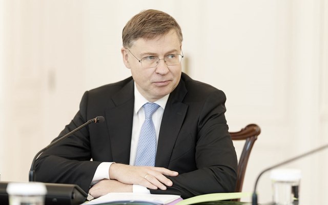 Β. Ντομπρόβσκις: "Η Ελλάδα μεταξύ των οικονομιών με τις ισχυρότερες επιδόσεις στην ΕΕ - Όλοι μπορούμε να μάθουμε από τις προσπάθειες της"