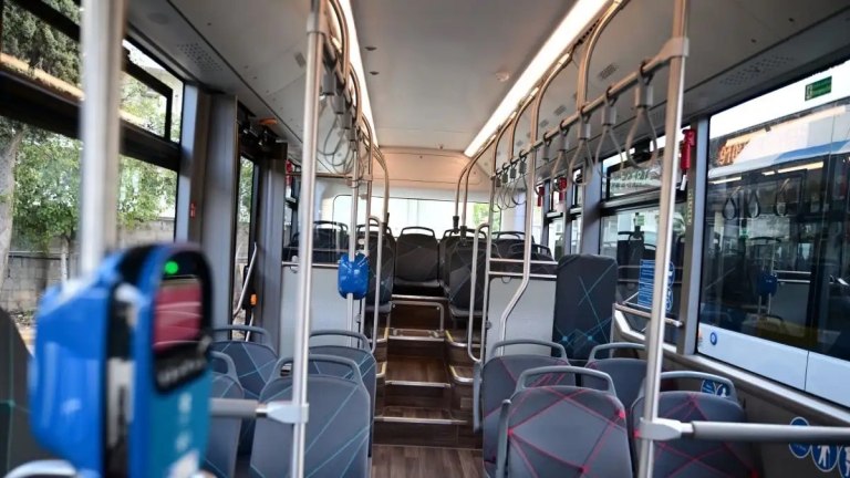 Γλυφάδα: Επεισόδιο με έναν τραυματία σε λεωφορείο  Κατέβασε το παντελόνι του σε ανήλικες και του επιτέθηκε επιβάτης