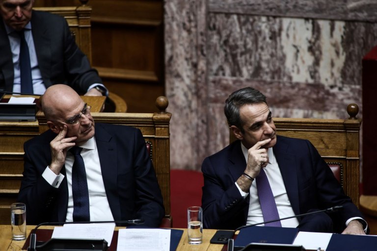 Το χάσμα Μητσοτάκη Δένδια