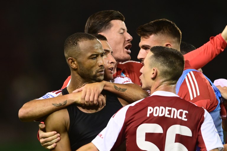 Ποντένσε και Ταρέμι έκαναν πάρτι και ο διαιτητής τα έκανε θάλασσα