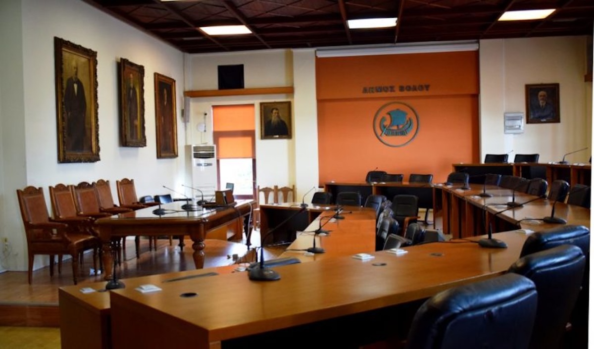 Σφοδρή αντιπαράθεση για τον τρόπο λειτουργίας του δημοτικού συμβουλίου Βόλου