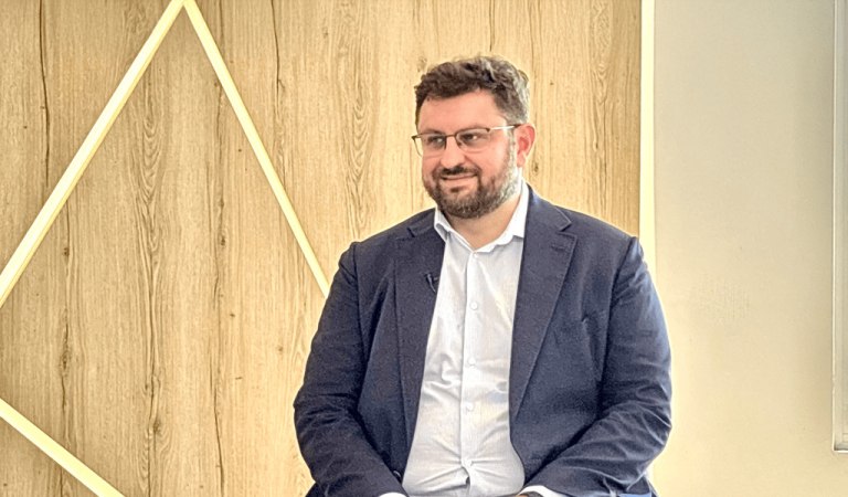 OT FORUM  Ζαχαριάδης: Η κυβέρνηση είναι ανίκανη, αποτυχημένη, διεφθαρμένη  Να σκεφτούμε με όρους υπέρβασης και ενότητας