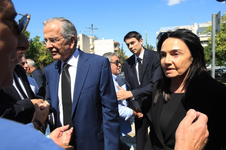 Λένα Σαμαρά: Στο Α Νεκροταφείο η οικογένειά της