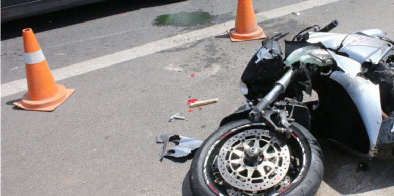 Λουτράκι: Νεκρός 20χρονος σε τροχαίο με μοτοσυκλέτες  Στο νοσοκομείο δύο τραυματίες