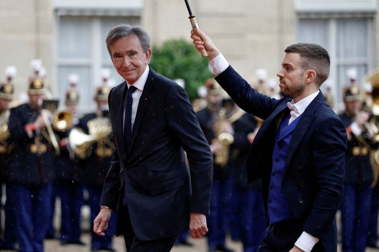 Μπερνάρ Αρνό: Ο πλουσιότερος Γάλλος καταδικάζει τη φορολόγηση των δισεκατομμυριούχων