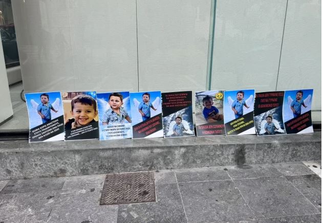 Ηράκλειο: Συγκλόνισε o αστυνομικός στη δίκη για τον 3χρονο Άγγελο  Δεν με ρώτησε για το παιδί της, αλλά αν έφαγαν τα σκυλιά