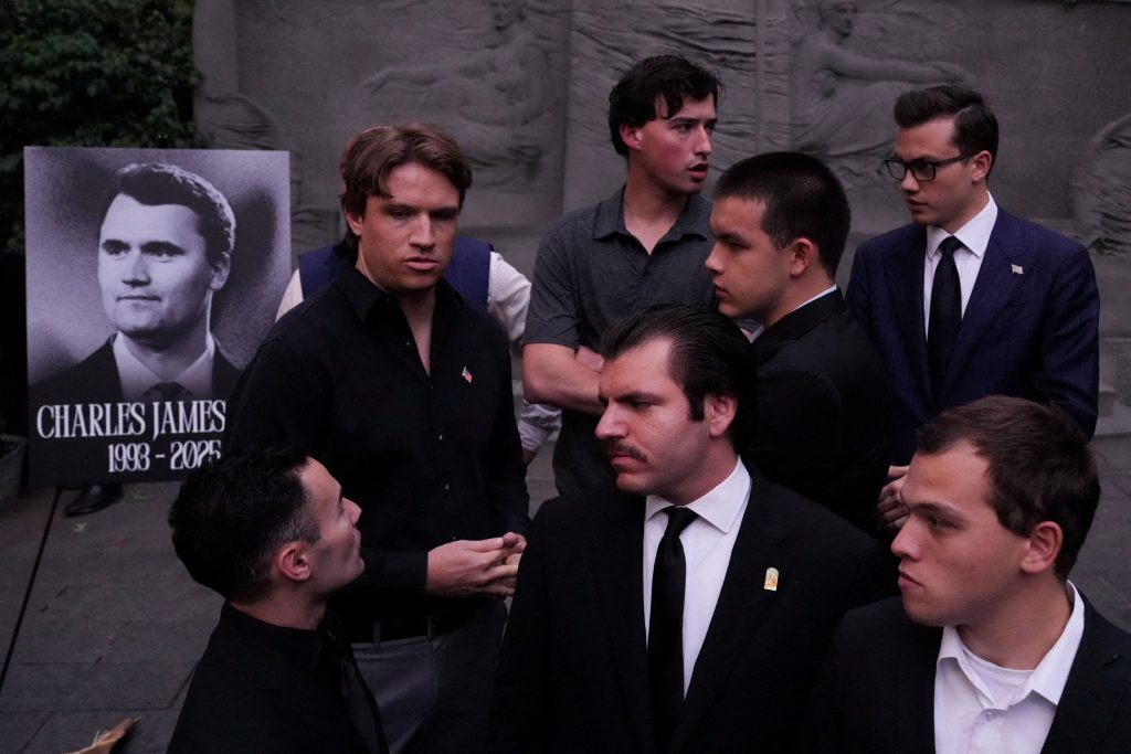 Αναπάντητα ερωτήματα για τη δολοφονία του Τσάρλι Κερκ  Παρακολουθείται από ειδικούς στις φυλακές ο δολοφόνος του