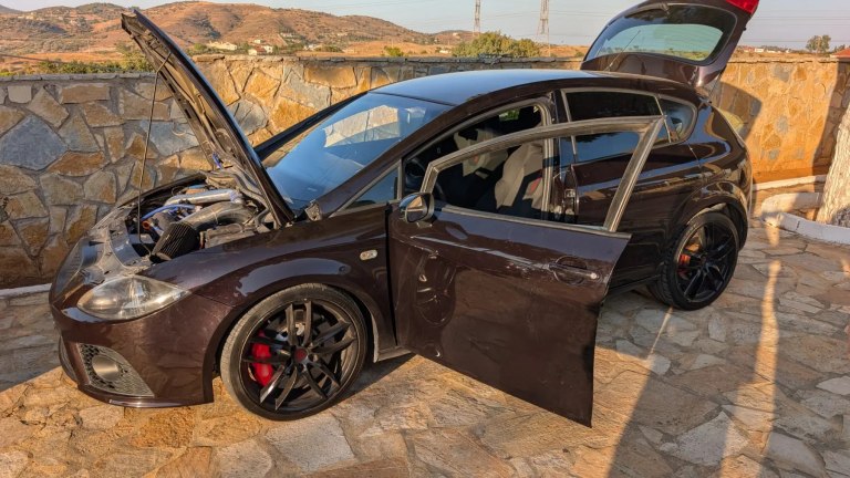 Εξαρθρώθηκε σπείρα που έκλεβε αυτοκίνητα σε όλη την Αττική  Πέντε συλλήψεις