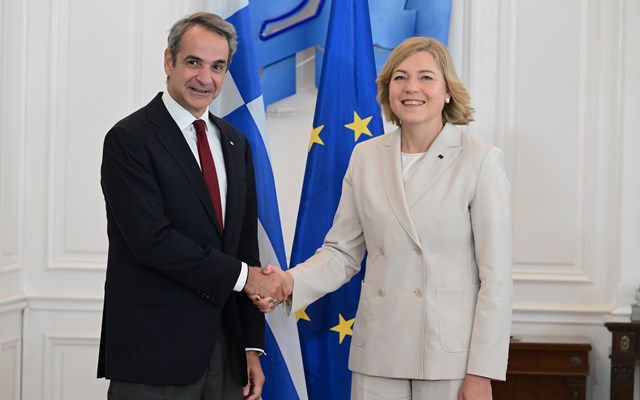 Συνάντηση Κ. Μητσοτάκη με την εκτελεστική αντιπρόεδρο της Κομισιόν με επίκεντρο την προστασία των ανηλίκων στην ψηφιακή εποχή